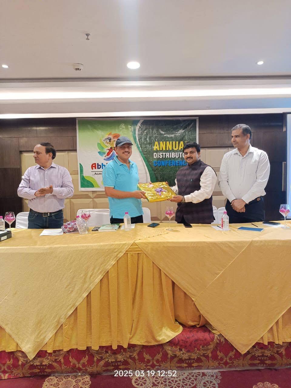 विशिष्ट अतिथि के रूप में समानित हुए - अभिमन्यु डिस्ट्रीब्यूटर मीटिंग जयपुर
